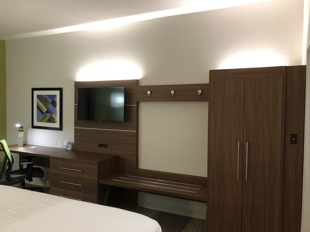 Alexandria Vacations - Holiday Inn Express Pineville-Alexandria Area, an IHG Hotel - Property Image 2