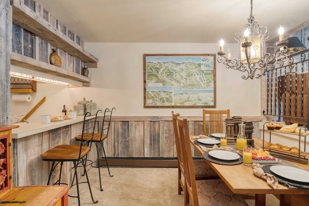 Vail Vista Mountain Retreat w/ Balcony & Views, Near Vail Ski Village