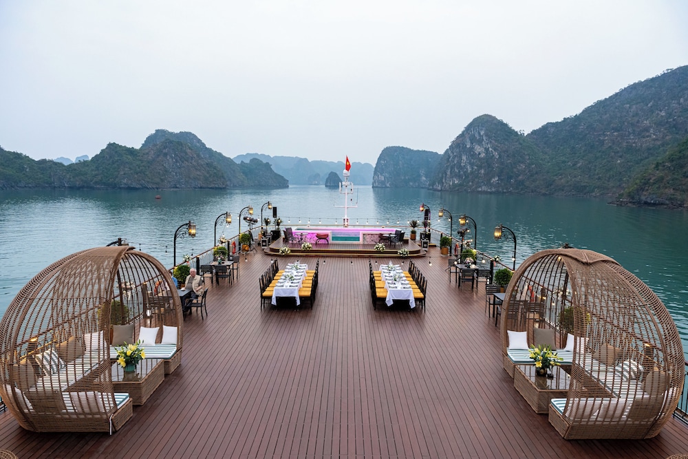 Indochine Grand Lan Ha Bay