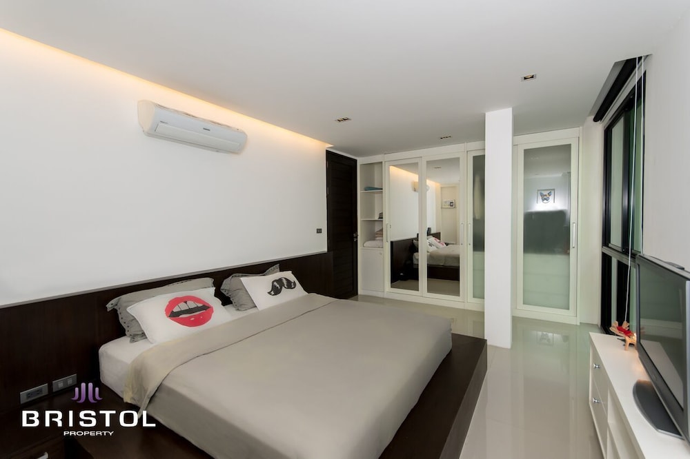 State Of The Art 4 Bedrooms Sea View Pool Villa by Bristol view 5