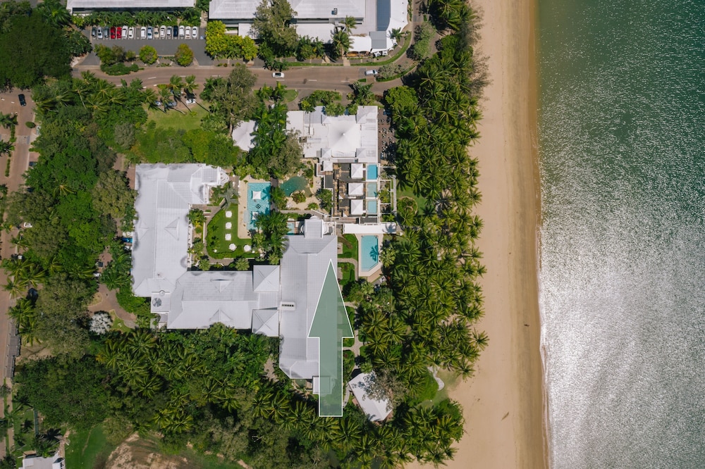 Belle Escapes - Sapphire Suite Absolute Beachfront Alamanda Resort 17