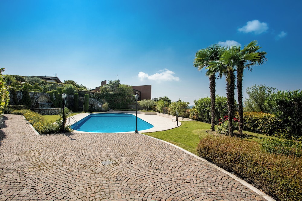 Terraced House With Private Garden