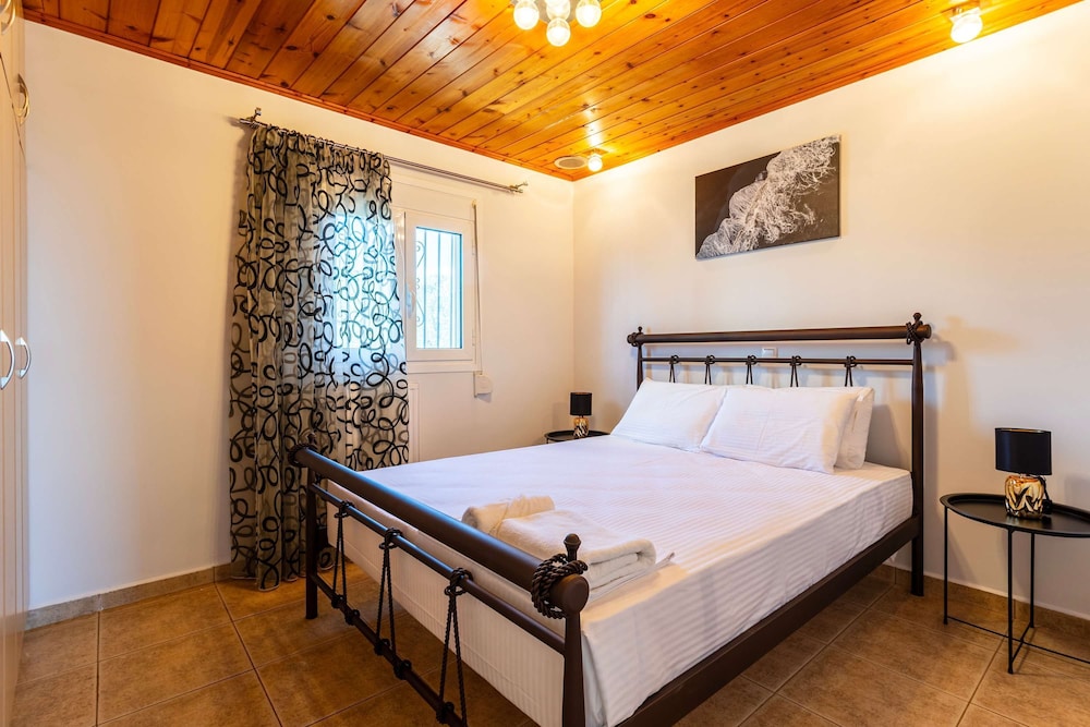 Seaview Nature Retreat - Filiatra s Cozy Hideaway