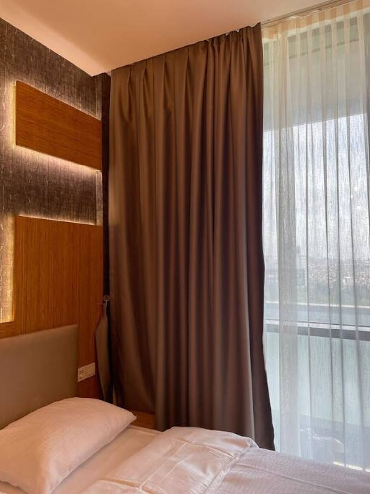 Stylish1 1 Apartment in Batisehir Near Mail of IST