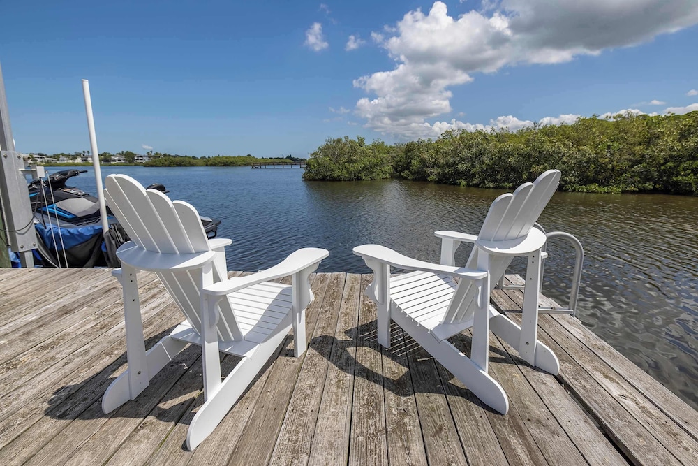 6B Waterfront Game Room Pool Hot Tub Dock