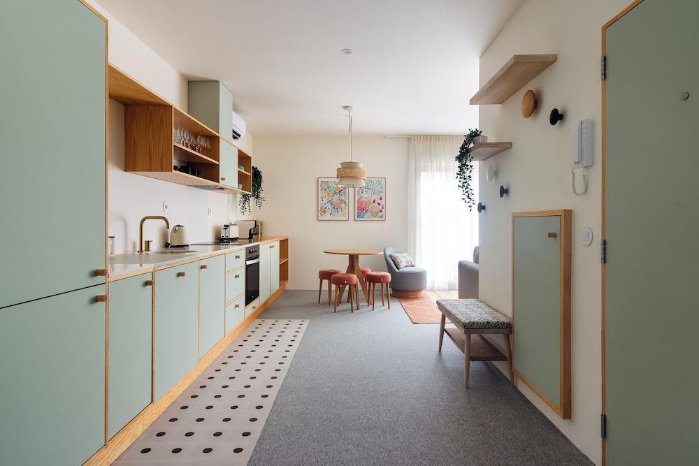 Alegr3 · Trendy & Charming Apartment