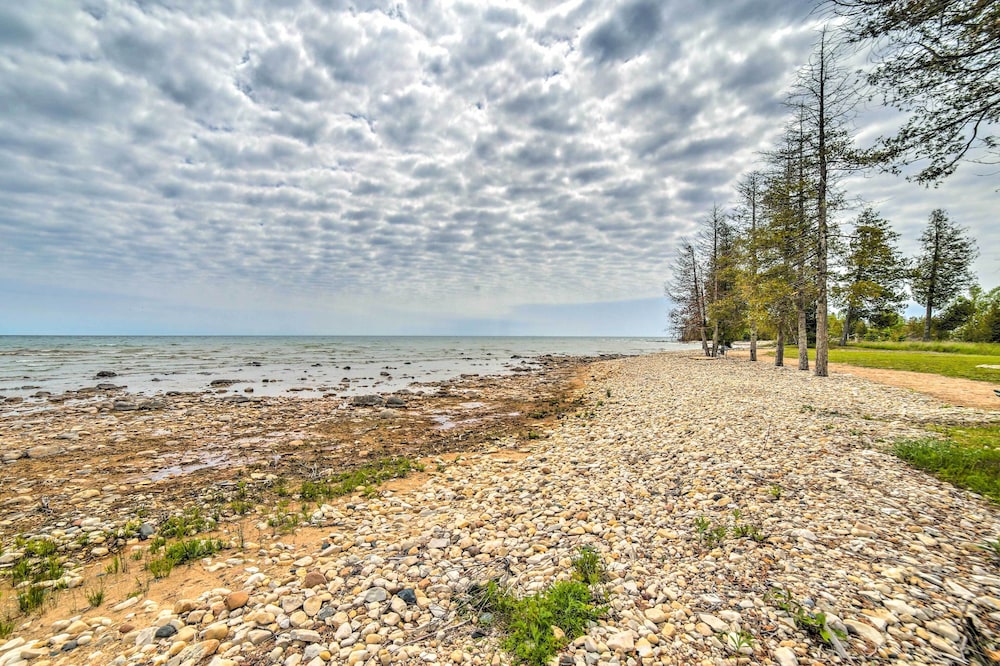 Secluded Lake Michigan Home: Private Fire Pit view 4