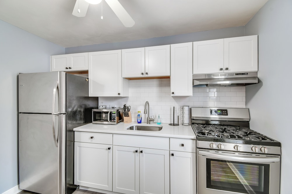2 Mi to Dtwn Syracuse: Cozy Updated Apt!