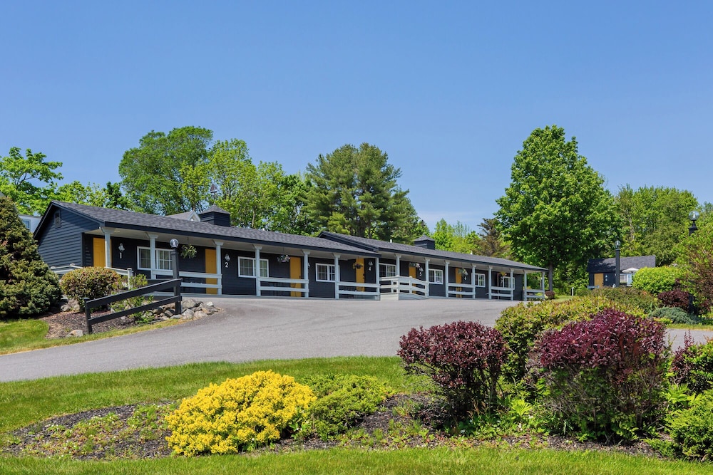 Seascape Motel & Cottages