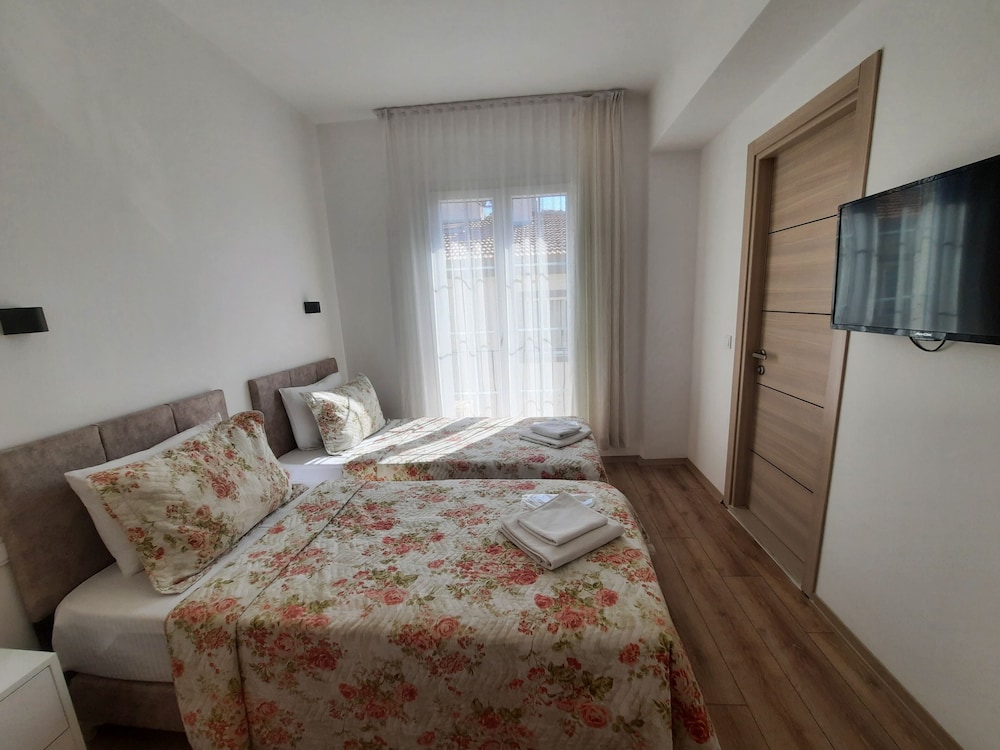 Adil Otel