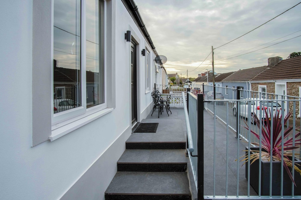 Wiston Street - 2 Bedroom Holiday Home - Pembroke