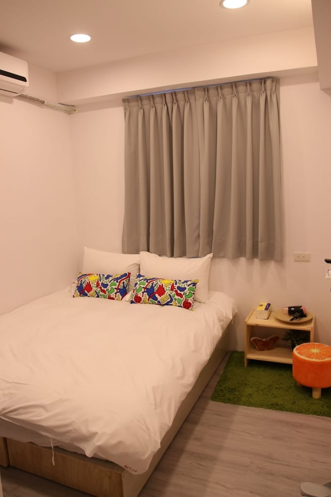 Fengjia Base14 Hostel