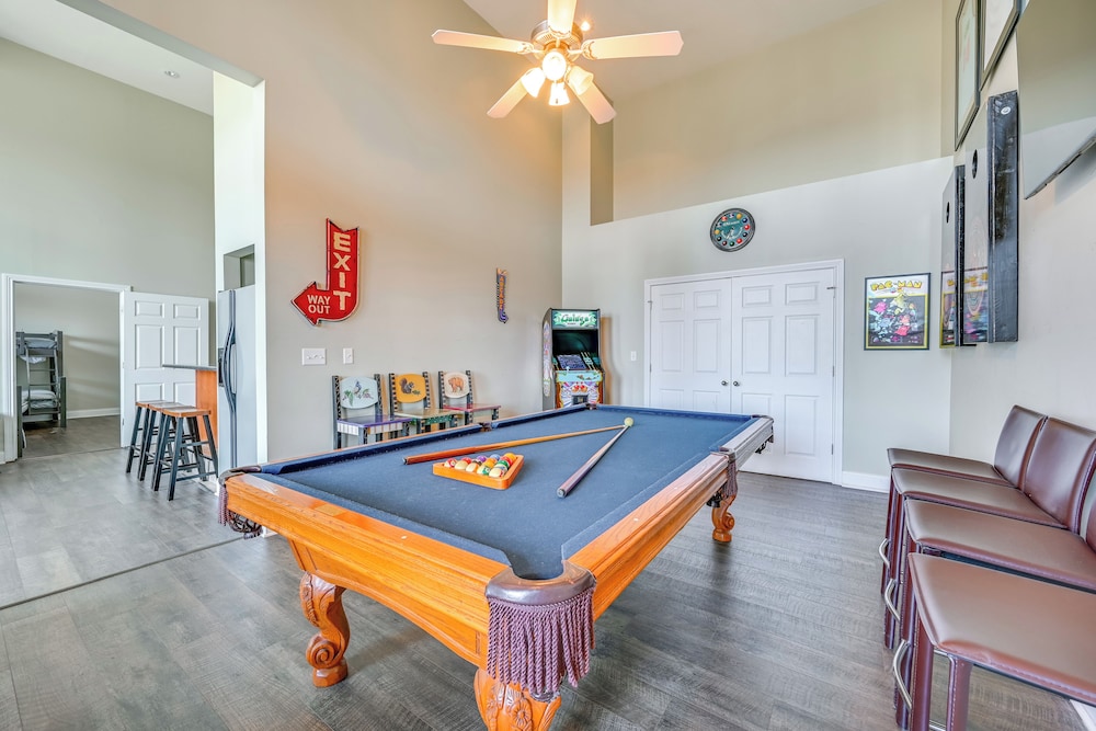 Lake Cumberland Home w/ Hot Tub & Game Room