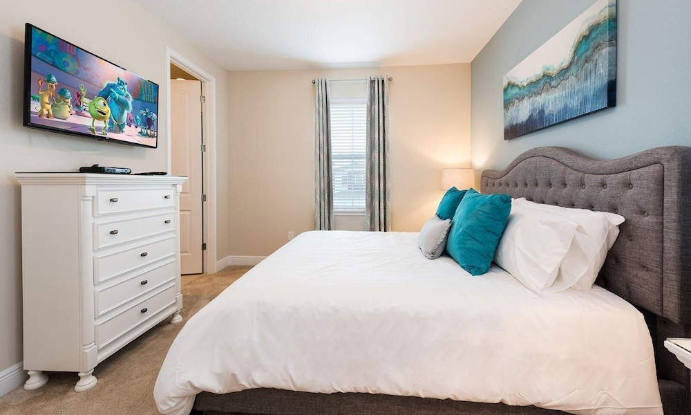 7412 MA - Stylish Home Near Parks