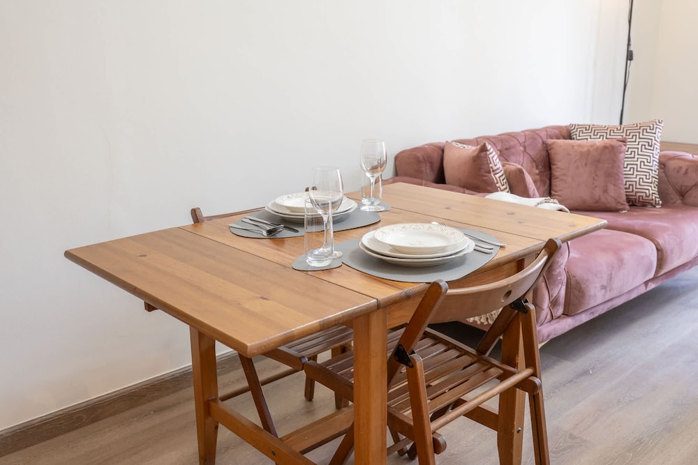 Magnificent 1 BR Apt Situated on a Prime Location