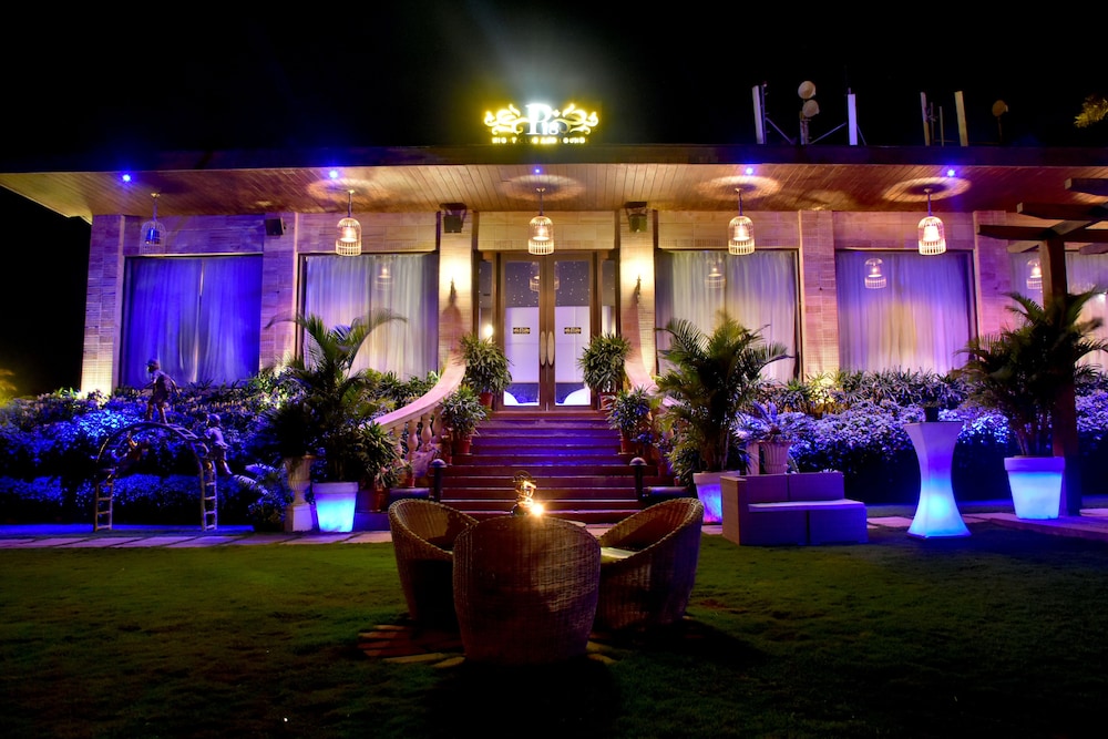 Della Resorts