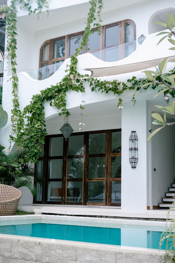 Nazeki Villa