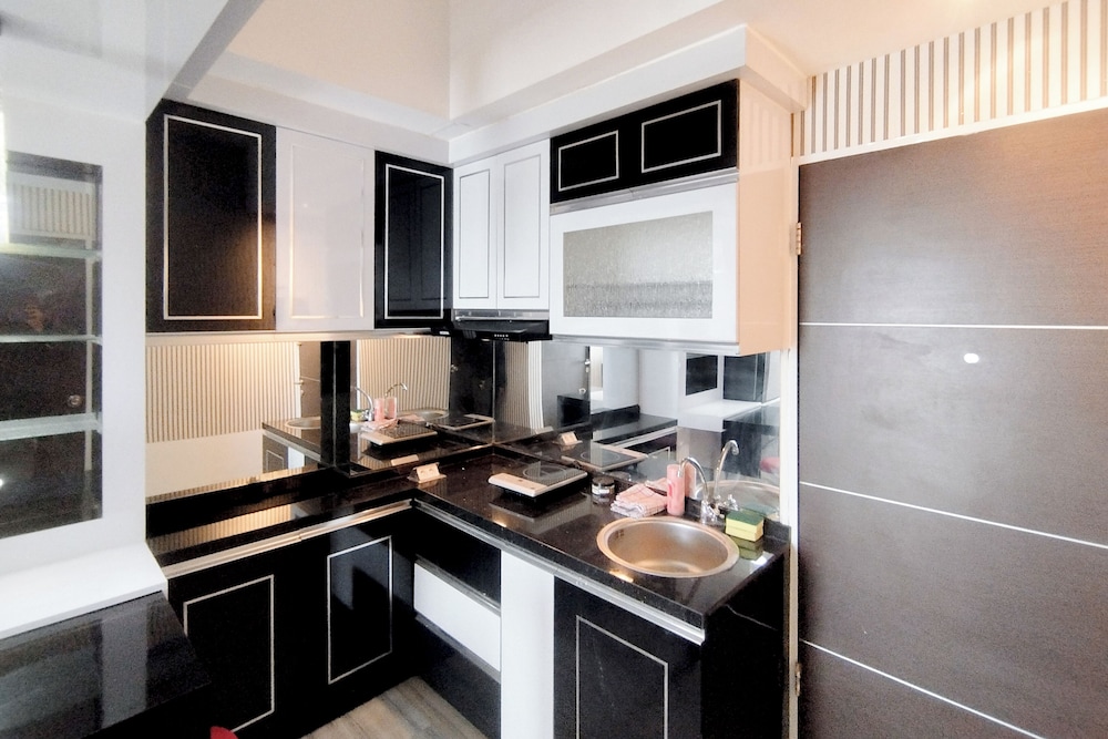 Monochromatic Modern 1Br At Tamansari Prospero Sidoarjo Apartment