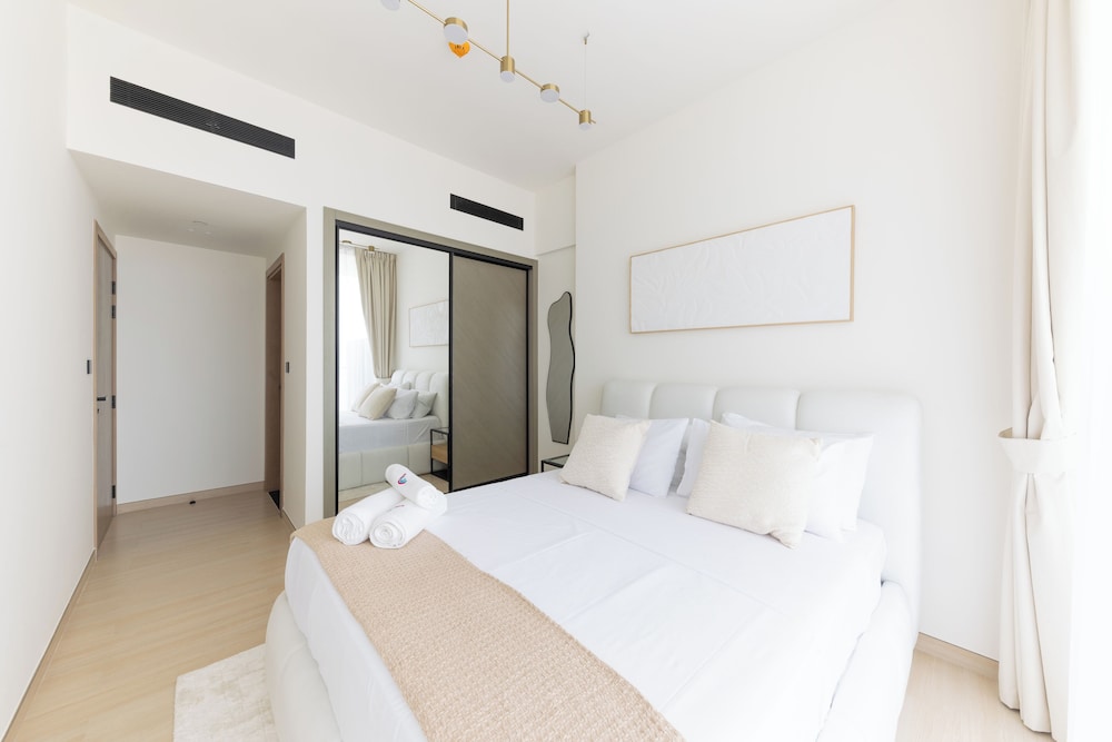 Bright 1BR in Binghatti Corner
