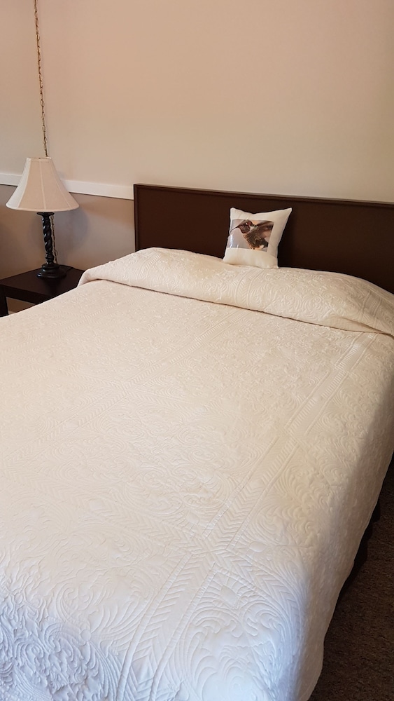 Rivermount Motel Campground and RV Park
