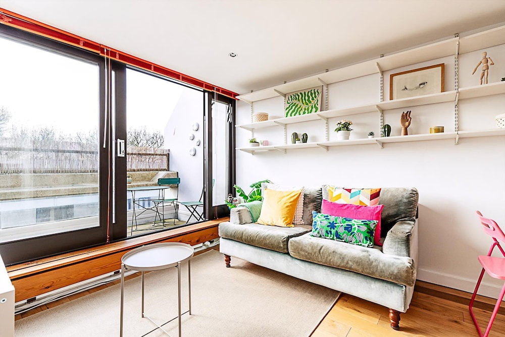 Bright Flat For 2 in Dartmouth Park