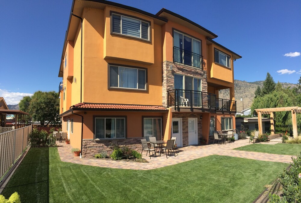 Sahara Suites