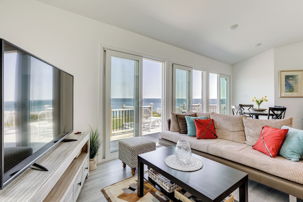 Oceanfront Cottage on Cape Cod Bay w/ Game Room