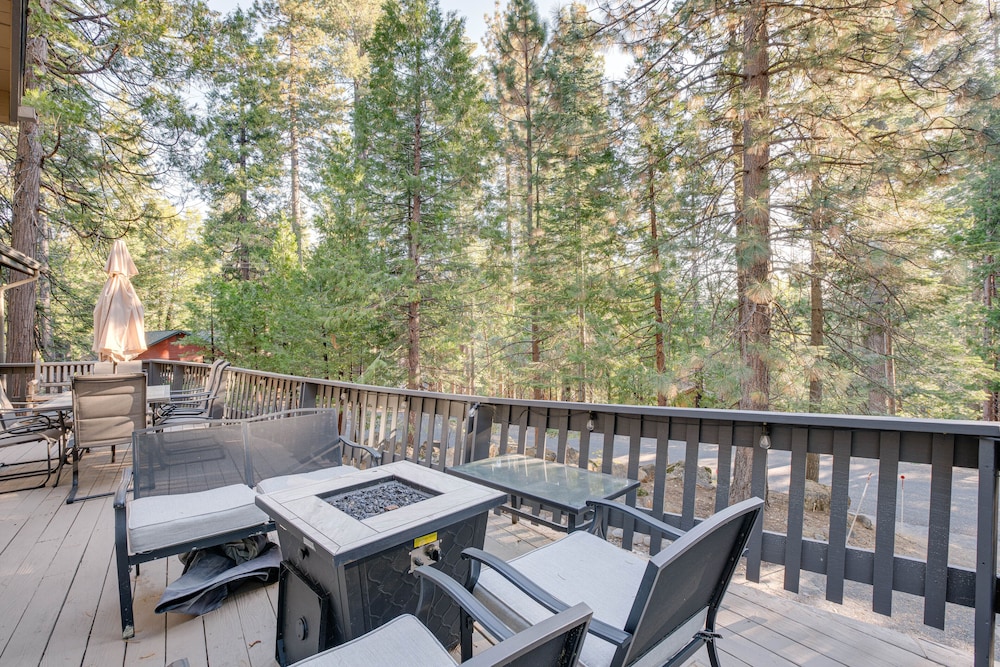 Arnold Cabin Near Calaveras Big Trees State Park! view 5