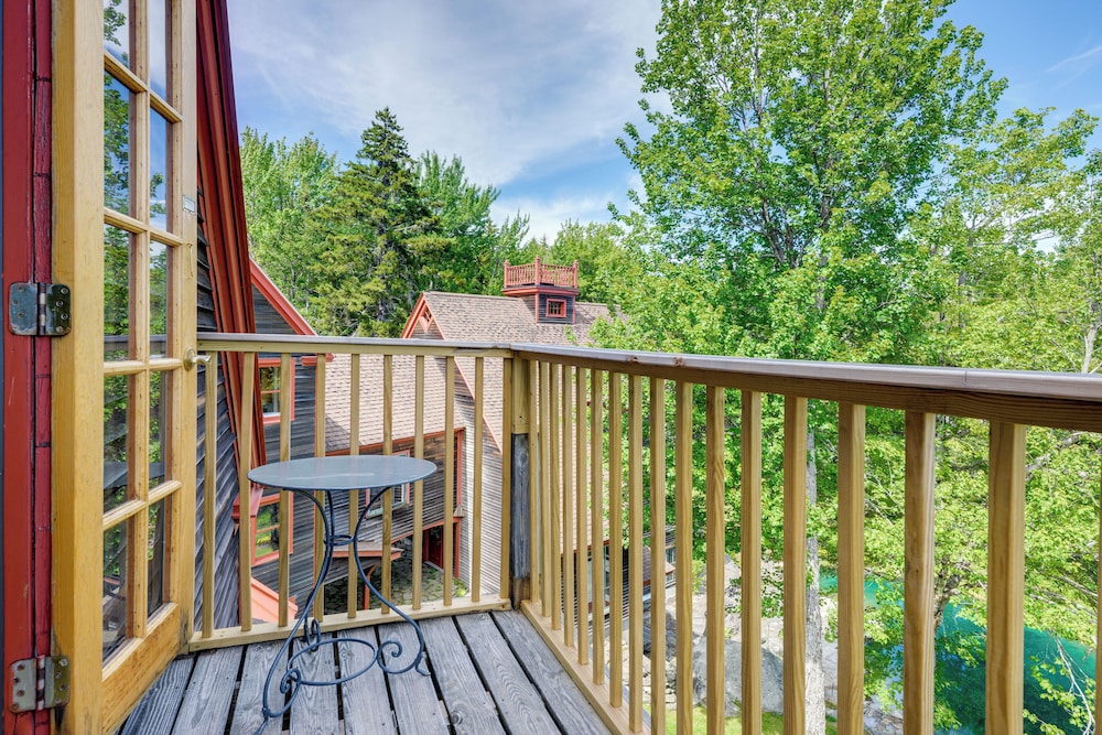 10 Mi to Mt Snow! Grand Estate Built to Entertain