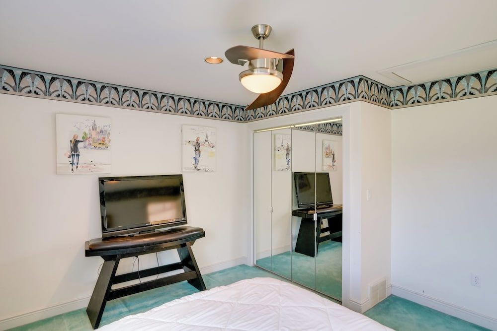 Luxury Mansion Rental w/ Rec Room in Niskayuna!
