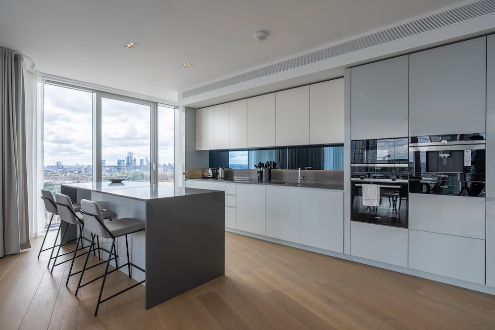 Spectacular Three-bedroom Apartment With City View