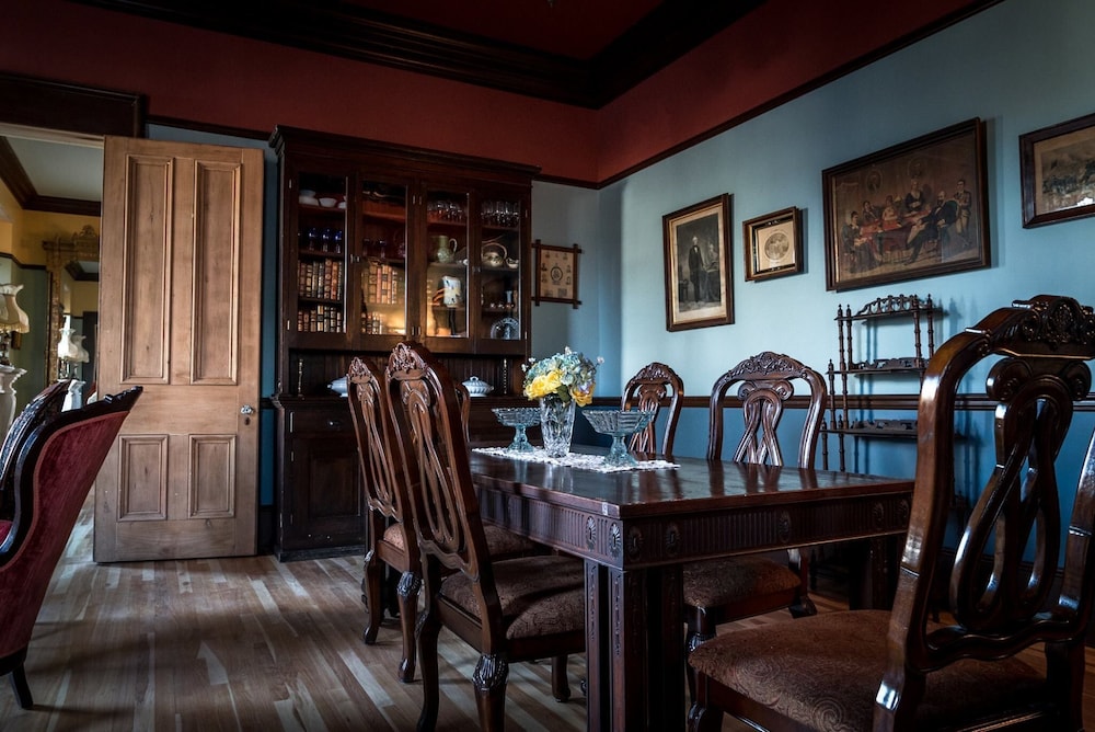Steele Mansion