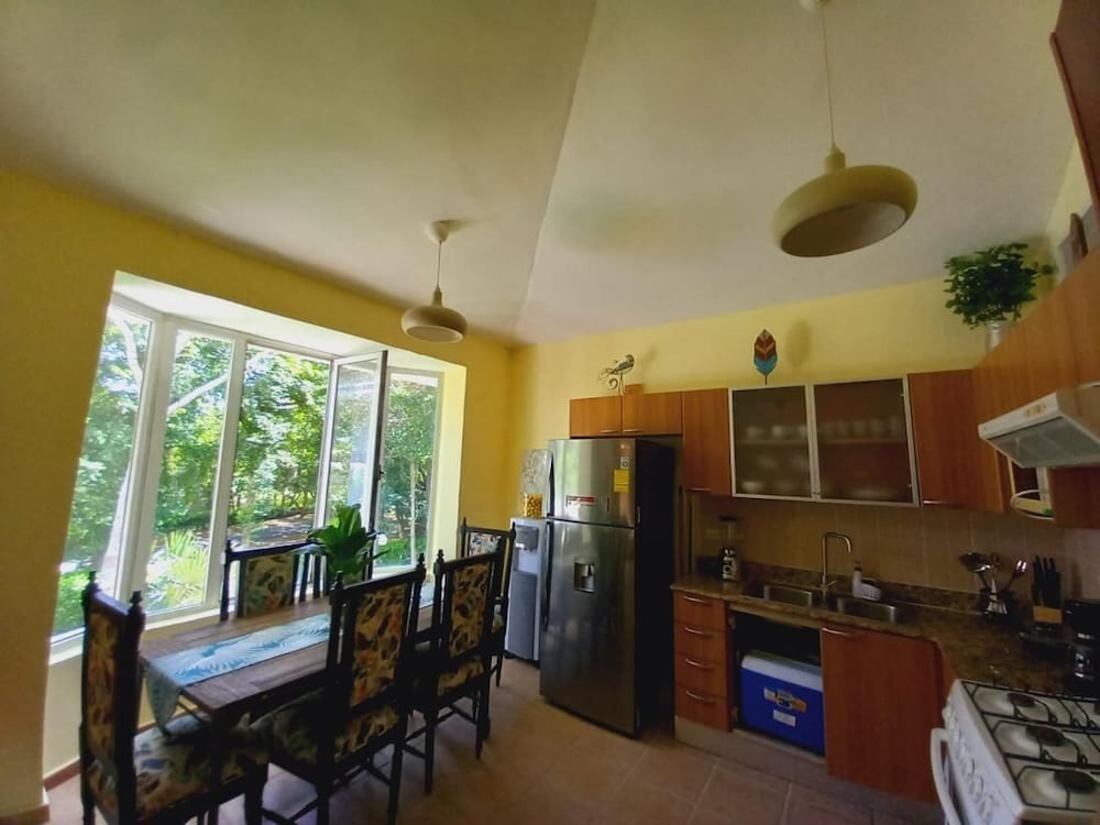 Las Brisas, Juan Dolio, 3br, 2 Pools, Jacuzzi, Beach, Golf, 7 Sleeps