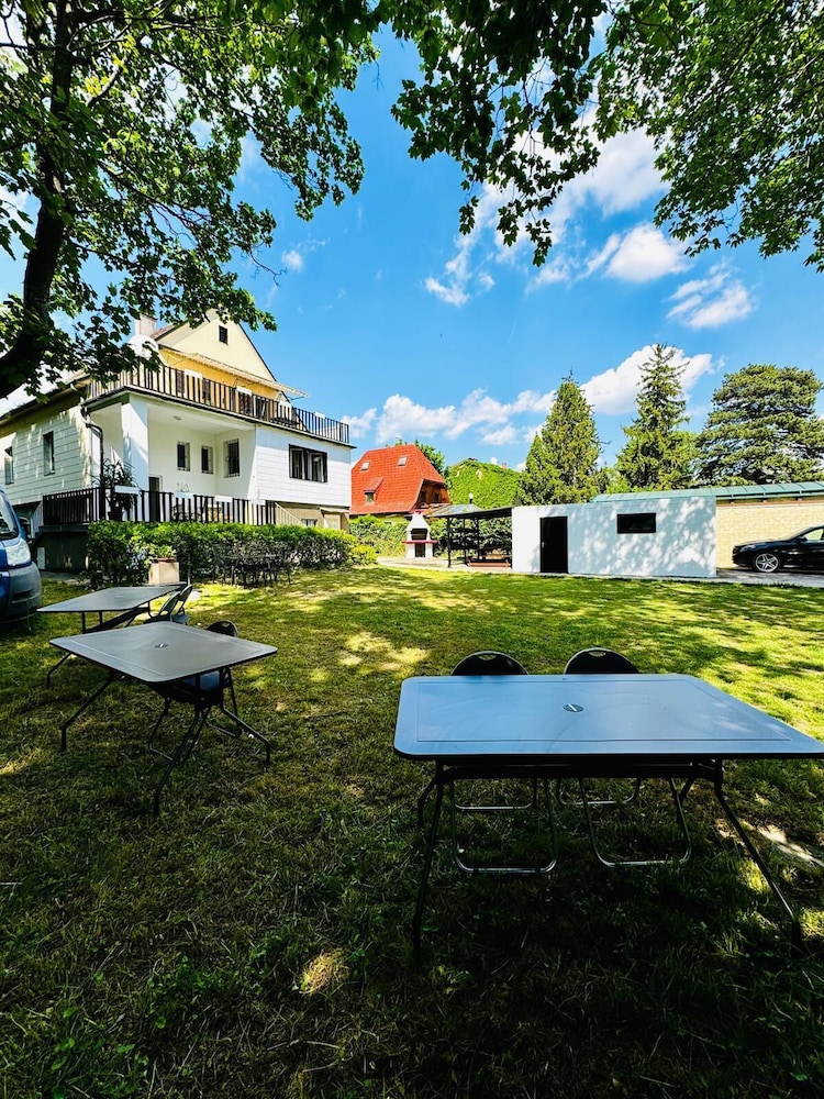 Cozy Garden Villa near Danube For 16P