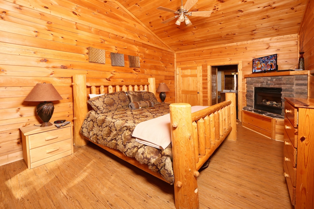 Big Pine Lodge - Six Bedroom Cabin view 3