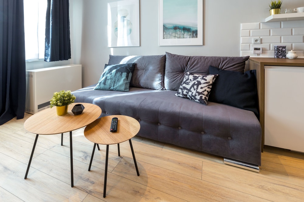 FriendHouse Apartments