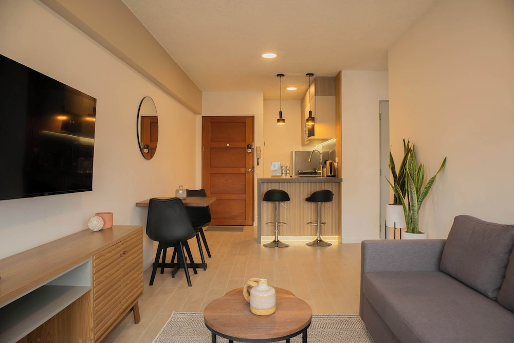 Striking 1BR in Miraflores