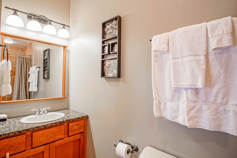 Shays Landing #6: 4 Bedrooms, 4.5 Bath: Pvt Hot Tub, Slope Side