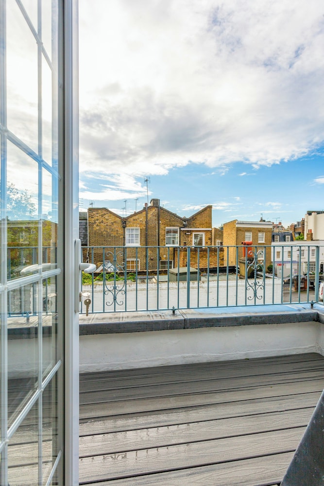 Edge Street IV by Onefinestay