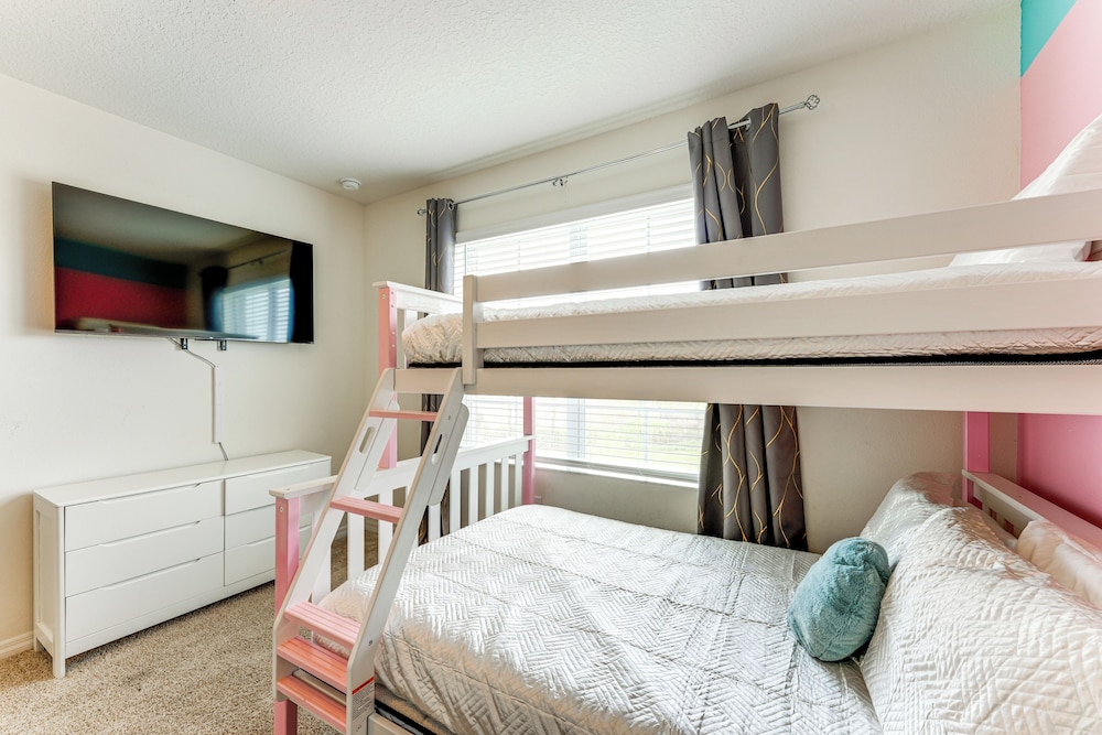 10 Mi to Disney World: Oasis w/ Resort Amenities!