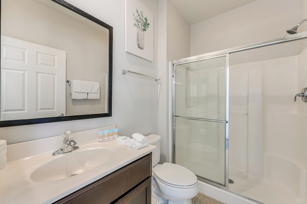 3 Mi to Disney: Retreat w/ Hot Tub & Resort Perks!