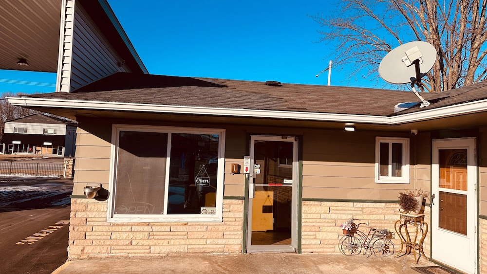 Curry’s Motel by OYO Saginaw MI view 4