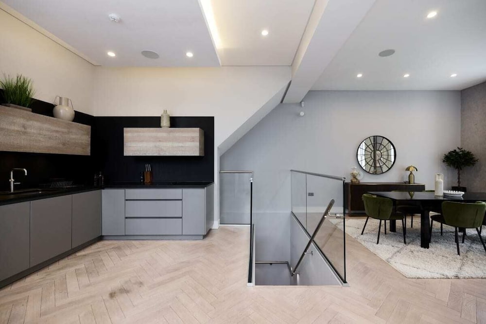 The Westbourne Park Place - Elegant 3bdr Flat