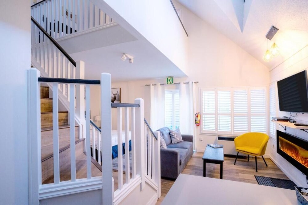 Loft with a View of Blue