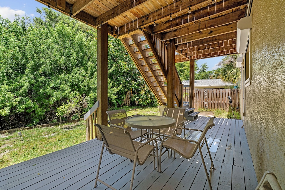 4BR Beach House Spacious Steps From Sand