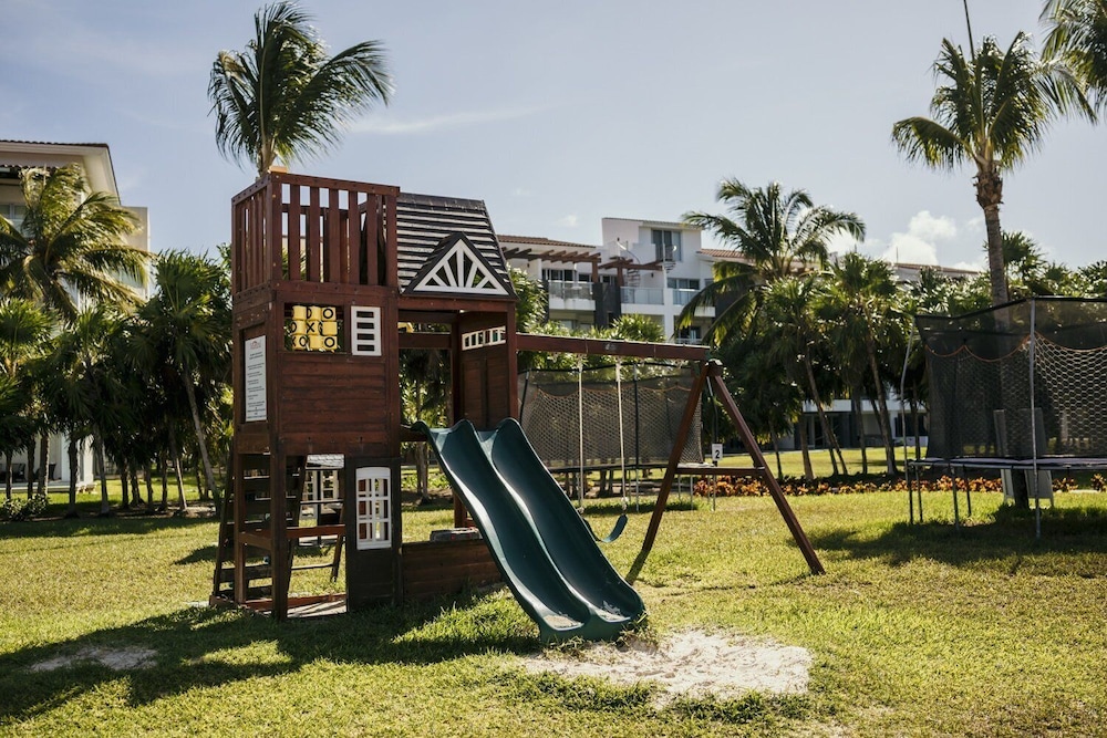 New Casa Paradise Ocean View 2 Bedroom Apts