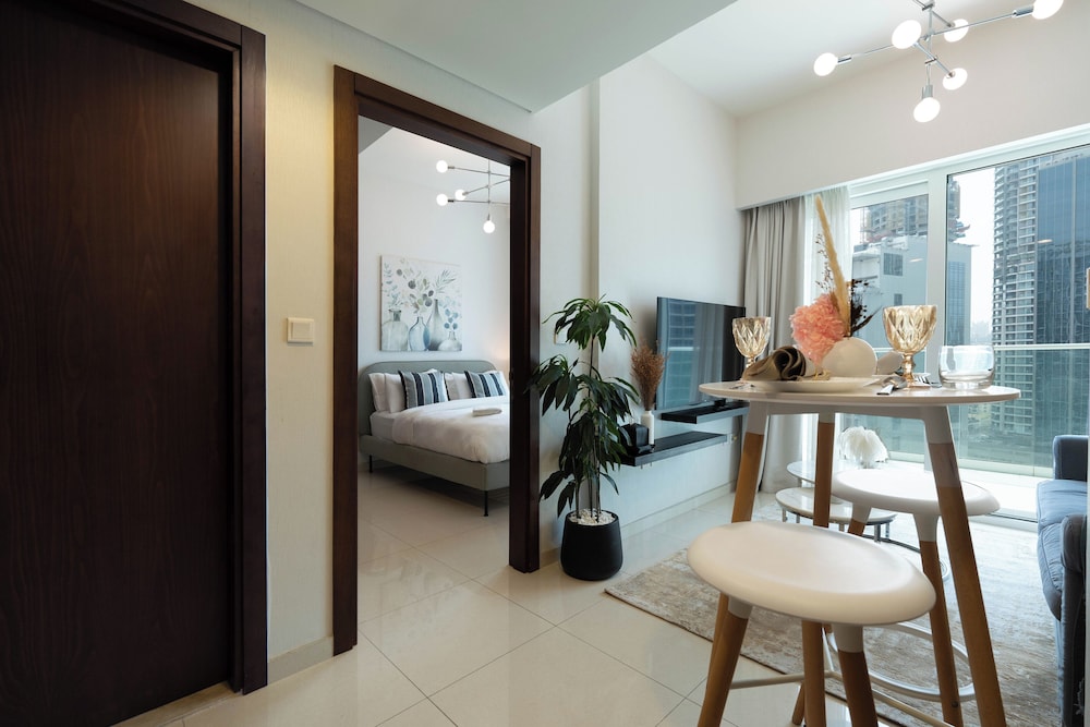 KeyRock - Premium Reva Stay with Pool