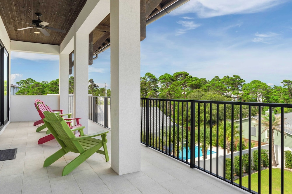 Walk to Beach + Pool, Hot Tub & Game Room 30A Ohana Grande by Avantstay