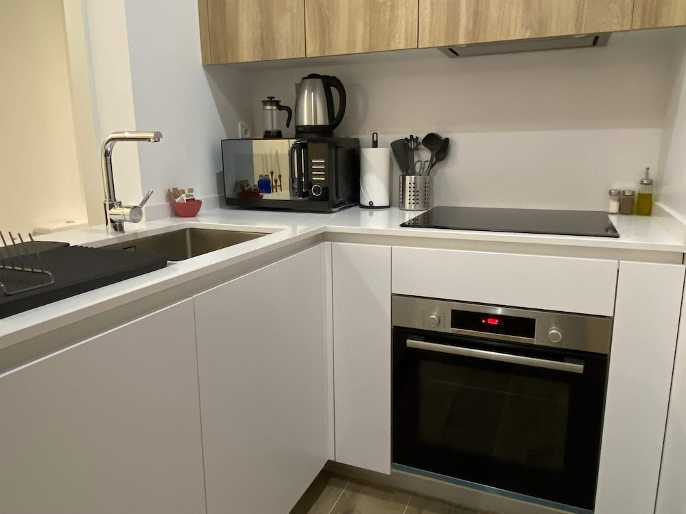 w Warm Modern 1BR Apartment in Chueca