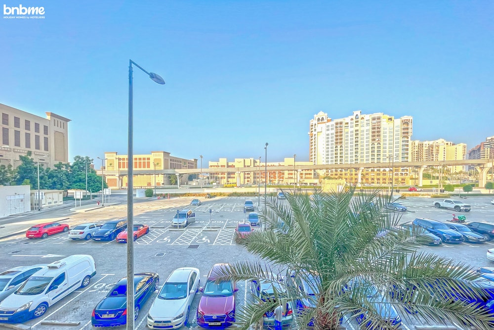 bnbme | Palm Views West | STUDIO